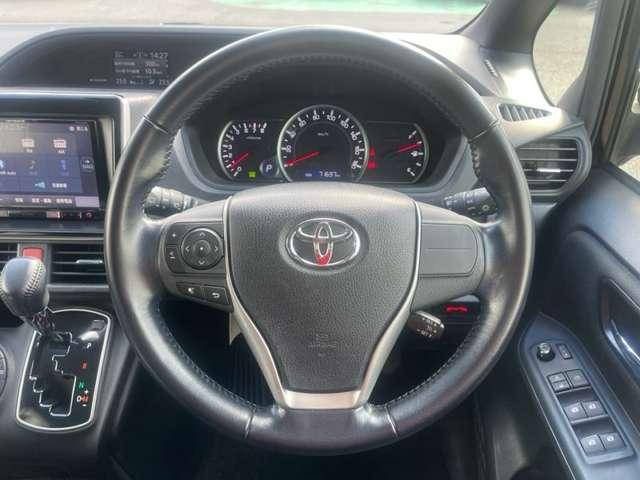 ヴォクシー Ｖ　禁煙車／スマキー／フルセグ／後席Ｍ／ＥＴＣ／ドラレコ／オートＨビーム／バックカメラ／両側電スラ／３列シート／クルコン／レーンキープ／ＬＥＤ／フォグ／純正１５インチＡＷ（19枚目）