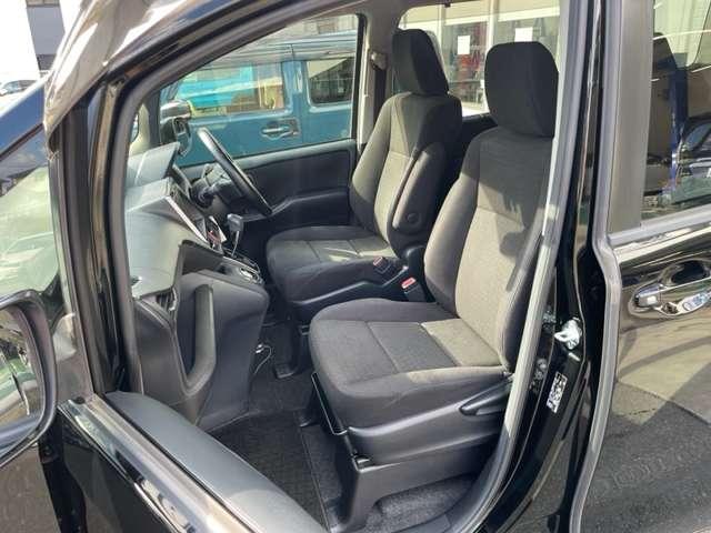 ヴォクシー Ｖ　禁煙車／スマキー／フルセグ／後席Ｍ／ＥＴＣ／ドラレコ／オートＨビーム／バックカメラ／両側電スラ／３列シート／クルコン／レーンキープ／ＬＥＤ／フォグ／純正１５インチＡＷ（28枚目）