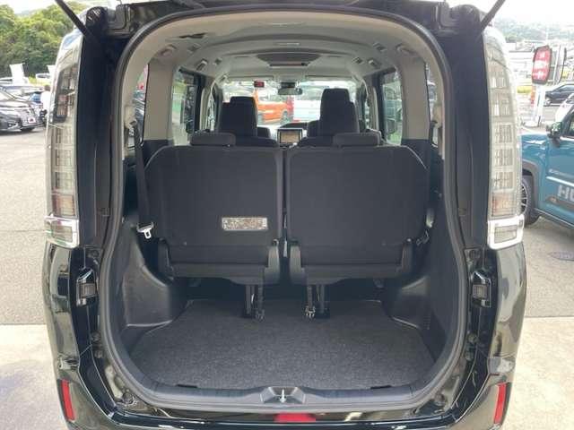 ヴォクシー Ｖ　禁煙車／スマキー／フルセグ／後席Ｍ／ＥＴＣ／ドラレコ／オートＨビーム／バックカメラ／両側電スラ／３列シート／クルコン／レーンキープ／ＬＥＤ／フォグ／純正１５インチＡＷ（32枚目）