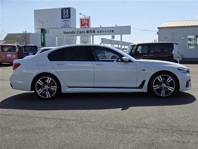 ７シリーズ ７５０ｉ　Ｍスポーツ　ムーンルーフ　パーキングアシスト　リモートパーキング　Ｄ＋Ｎ席シートヒーター／エアシート　パドルシフト　ＭＴモード付きＡＴ　ＢＭＷレーザーライト　Ｈａｒｍａｎ　Ｋａｒｄｏｎスピーカー　全方位モニター（31枚目）