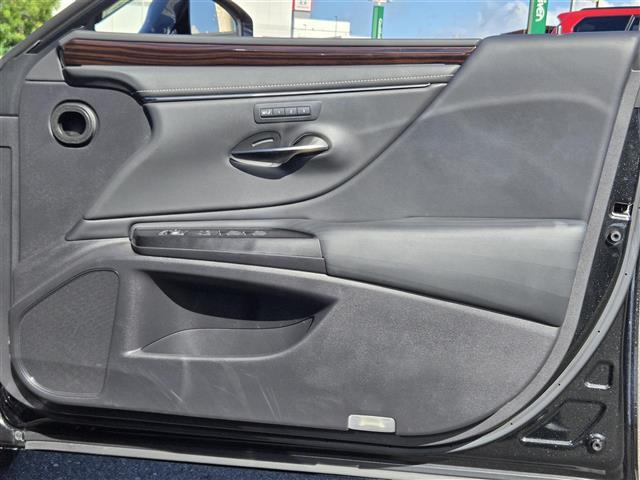 ES ES300h バージョンL ムーンルーフ ヘッドアップディスプレイ レーダークルーズコントロール 前後ドライブレコーダー パノラミックビューモニター 全席シートヒーター D+N席エアシート ステアリングヒーター ビルトインETC(21枚目)