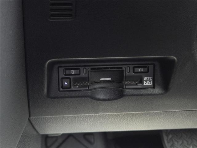 アルファードハイブリッド Z ユニバーサルステップ 13.2インチ後席フリップダウンモニター 純正ドライブレコーダー 左右独立ムーンルーフ 全席シートヒーター 全席ベンチレーション 全席パワーシート パノラミックビューモニター(10枚目)