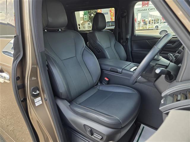 アルファードハイブリッド Z ユニバーサルステップ 13.2インチ後席フリップダウンモニター 純正ドライブレコーダー 左右独立ムーンルーフ 全席シートヒーター 全席ベンチレーション 全席パワーシート パノラミックビューモニター(18枚目)