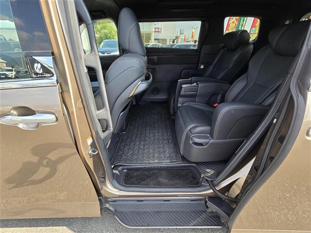 アルファードハイブリッド Z ユニバーサルステップ 13.2インチ後席フリップダウンモニター 純正ドライブレコーダー 左右独立ムーンルーフ 全席シートヒーター 全席ベンチレーション 全席パワーシート パノラミックビューモニター(25枚目)