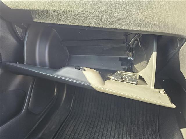 シャトル ハイブリッドZ ストラーダナビ フルセグ バックカメラ ETC クルコン シティブレーキアクティブシステム オートライト 革巻きステアリング パドルシフト シートヒーター シルバールーフレール 禁煙車(5枚目)