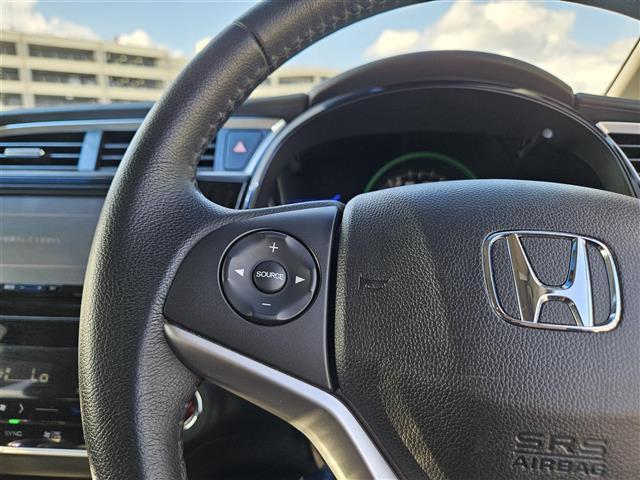 シャトル ハイブリッドZ ストラーダナビ フルセグ バックカメラ ETC クルコン シティブレーキアクティブシステム オートライト 革巻きステアリング パドルシフト シートヒーター シルバールーフレール 禁煙車(17枚目)