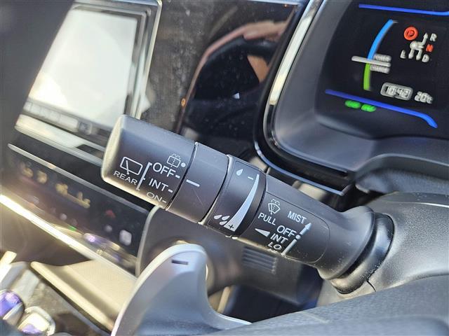 シャトル ハイブリッドZ ストラーダナビ フルセグ バックカメラ ETC クルコン シティブレーキアクティブシステム オートライト 革巻きステアリング パドルシフト シートヒーター シルバールーフレール 禁煙車(19枚目)