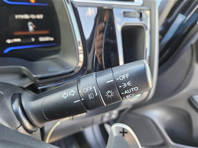 シャトル ハイブリッドZ ストラーダナビ フルセグ バックカメラ ETC クルコン シティブレーキアクティブシステム オートライト 革巻きステアリング パドルシフト シートヒーター シルバールーフレール 禁煙車(20枚目)