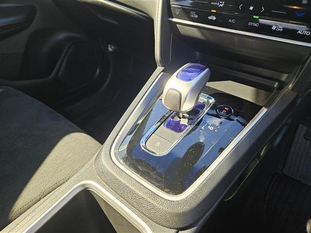 シャトル ハイブリッドZ ストラーダナビ フルセグ バックカメラ ETC クルコン シティブレーキアクティブシステム オートライト 革巻きステアリング パドルシフト シートヒーター シルバールーフレール 禁煙車(21枚目)