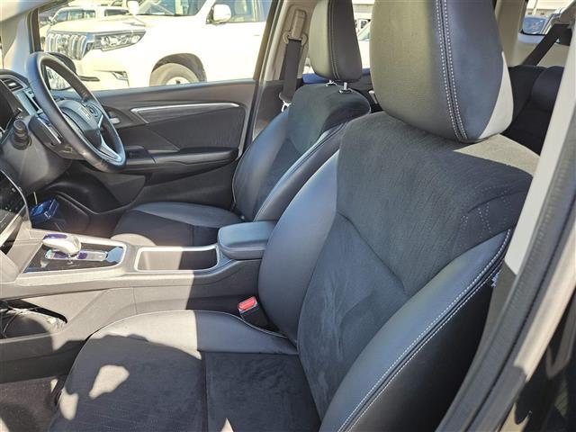 シャトル ハイブリッドZ ストラーダナビ フルセグ バックカメラ ETC クルコン シティブレーキアクティブシステム オートライト 革巻きステアリング パドルシフト シートヒーター シルバールーフレール 禁煙車(26枚目)