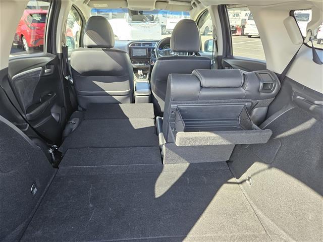 シャトル ハイブリッドZ ストラーダナビ フルセグ バックカメラ ETC クルコン シティブレーキアクティブシステム オートライト 革巻きステアリング パドルシフト シートヒーター シルバールーフレール 禁煙車(29枚目)