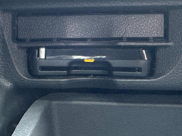 ザ・ビートル デザインレザーパッケージ　ミラータイプＧＰＳ付きレーダー探知機　社外サブウーファー　ビルトインＥＴＣ　社外ＳＤナビ（ＡＶＩＣ－ＣＺ９００）　Ｂｌｕｅｔｏｏｔｈオーディオ　社外前方ドライブレコーダー　Ｄ＋Ｎ席シートヒーター（26枚目）