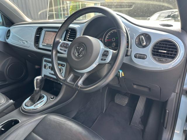 ザ・ビートル デザインレザーパッケージ　ミラータイプＧＰＳ付きレーダー探知機　社外サブウーファー　ビルトインＥＴＣ　社外ＳＤナビ（ＡＶＩＣ－ＣＺ９００）　Ｂｌｕｅｔｏｏｔｈオーディオ　社外前方ドライブレコーダー　Ｄ＋Ｎ席シートヒーター（27枚目）