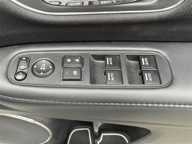 ヴェゼル ハイブリッドZ インターナビ フルセグ バックカメラ Bluetooth ビルトインETC ステアリングスイッチ 前席シートヒーター 前方ドライブレコーダー パドルシフト クルーズコントロール 衝突軽減ブレーキ(15枚目)