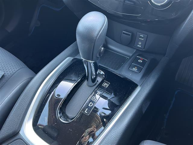 エクストレイル ２０Ｘ　ハイブリッド　４ＷＤ　前後ドライブレコーダー　ルーフレール　Ｂｌｕｅｔｏｏｔｈ接続　ＥＴＣ　前後コーナーセンサー　レーダークルーズ　アラウンドビューモニター　フルセグＴＶ　レザーシート　シートヒーター　ＬＥＤライト（12枚目）