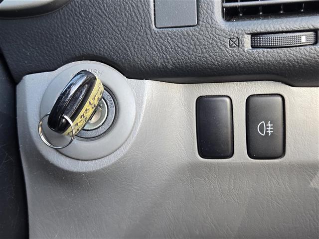 ハイラックスサーフ ＳＳＲ－Ｘ　社外ＳＤナビ（ＣＮ－ＨＥ０２ＷＤ）　Ｂｌｕｅｔｏｏｔｈオーディオ　フルセグテレビ　バックカメラ　ＥＴＣ　イージークローザ　スタッドレスタイヤ積載　エンジンイモビライザ　純正アルミホイール（１６インチ）（7枚目）