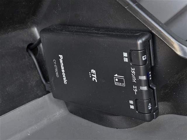 ハイラックスサーフ ＳＳＲ－Ｘ　社外ＳＤナビ（ＣＮ－ＨＥ０２ＷＤ）　Ｂｌｕｅｔｏｏｔｈオーディオ　フルセグテレビ　バックカメラ　ＥＴＣ　イージークローザ　スタッドレスタイヤ積載　エンジンイモビライザ　純正アルミホイール（１６インチ）（14枚目）