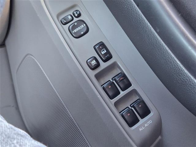 ハイラックスサーフ ＳＳＲ－Ｘ　社外ＳＤナビ（ＣＮ－ＨＥ０２ＷＤ）　Ｂｌｕｅｔｏｏｔｈオーディオ　フルセグテレビ　バックカメラ　ＥＴＣ　イージークローザ　スタッドレスタイヤ積載　エンジンイモビライザ　純正アルミホイール（１６インチ）（17枚目）