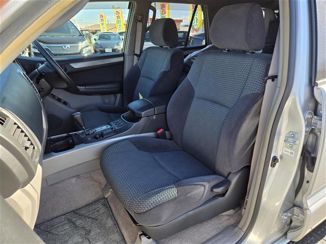 ハイラックスサーフ ＳＳＲ－Ｘ　社外ＳＤナビ（ＣＮ－ＨＥ０２ＷＤ）　Ｂｌｕｅｔｏｏｔｈオーディオ　フルセグテレビ　バックカメラ　ＥＴＣ　イージークローザ　スタッドレスタイヤ積載　エンジンイモビライザ　純正アルミホイール（１６インチ）（19枚目）