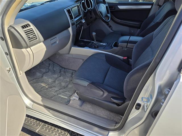 ハイラックスサーフ ＳＳＲ－Ｘ　社外ＳＤナビ（ＣＮ－ＨＥ０２ＷＤ）　Ｂｌｕｅｔｏｏｔｈオーディオ　フルセグテレビ　バックカメラ　ＥＴＣ　イージークローザ　スタッドレスタイヤ積載　エンジンイモビライザ　純正アルミホイール（１６インチ）（20枚目）