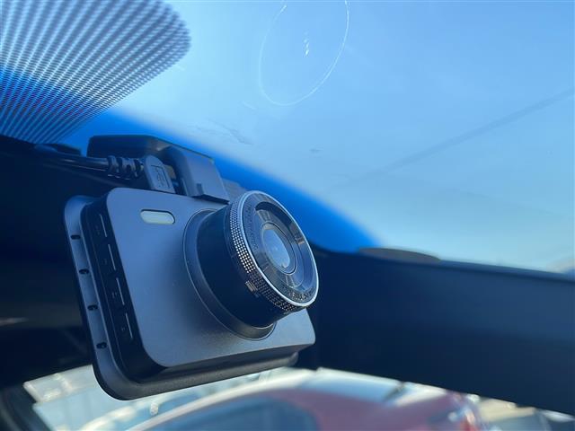 ハリアー プログレス　メタル　アンド　レザーパッケージ　サンルーフパワーバックドア前後ドライブレコーダー純正ナビ全方位バックカメラＥＴＣ本革シートパワーシート衝突被害軽減装置横滑り防止装置盗難防止装置レーンキープアシストオートライト（2枚目）