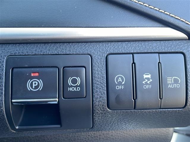 ハリアー プログレス　メタル　アンド　レザーパッケージ　サンルーフパワーバックドア前後ドライブレコーダー純正ナビ全方位バックカメラＥＴＣ本革シートパワーシート衝突被害軽減装置横滑り防止装置盗難防止装置レーンキープアシストオートライト（7枚目）