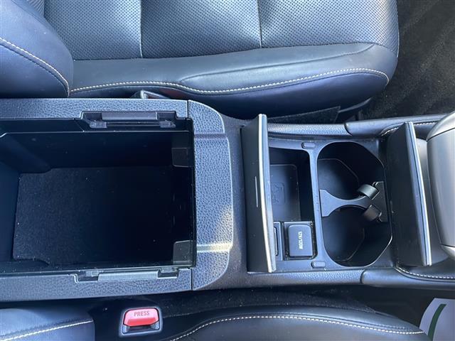 ハリアー プログレス　メタル　アンド　レザーパッケージ　サンルーフパワーバックドア前後ドライブレコーダー純正ナビ全方位バックカメラＥＴＣ本革シートパワーシート衝突被害軽減装置横滑り防止装置盗難防止装置レーンキープアシストオートライト（14枚目）