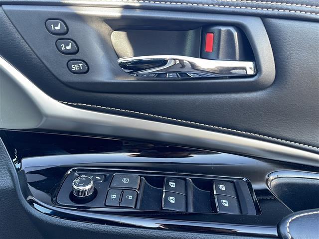 ハリアー プログレス　メタル　アンド　レザーパッケージ　サンルーフパワーバックドア前後ドライブレコーダー純正ナビ全方位バックカメラＥＴＣ本革シートパワーシート衝突被害軽減装置横滑り防止装置盗難防止装置レーンキープアシストオートライト（19枚目）