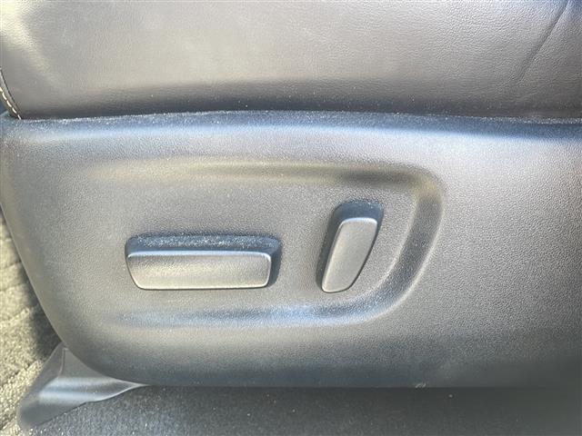 ハリアー プログレス　メタル　アンド　レザーパッケージ　サンルーフパワーバックドア前後ドライブレコーダー純正ナビ全方位バックカメラＥＴＣ本革シートパワーシート衝突被害軽減装置横滑り防止装置盗難防止装置レーンキープアシストオートライト（20枚目）