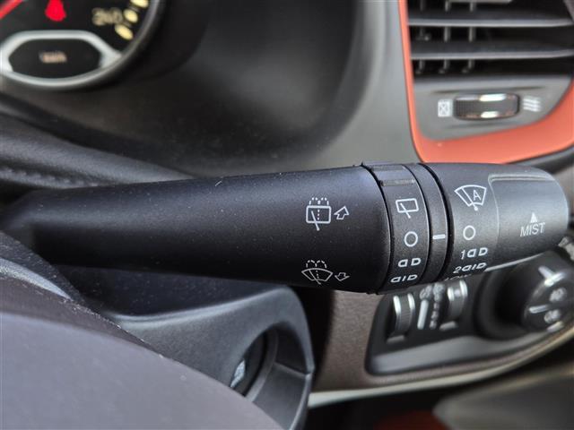 ジープ・レネゲード リミテッド　クルーズコントロール　バックカメラ　ドライブレコーダー　Ｂｌｕｅｔｏｏｔｈオーディオ　ＥＴＣ　Ｄ＋Ｎ席パワーシート　Ｄ＋Ｎ席シートヒーター　ステアリングヒーター　純正アルミホイール（１７インチ）（7枚目）