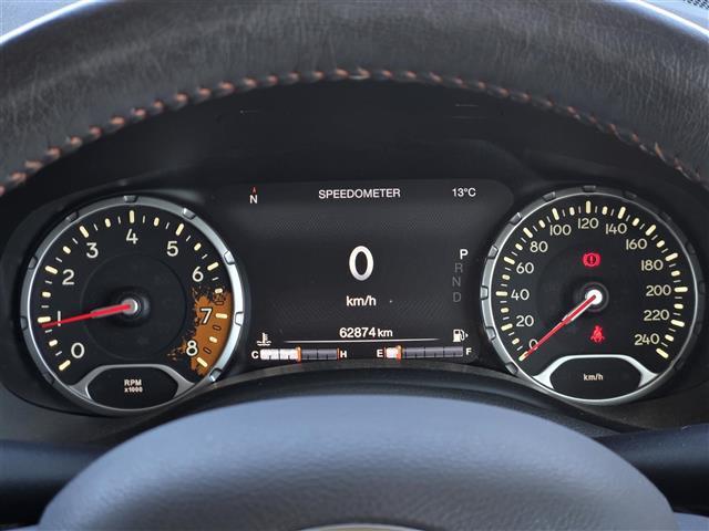 ジープ・レネゲード リミテッド　クルーズコントロール　バックカメラ　ドライブレコーダー　Ｂｌｕｅｔｏｏｔｈオーディオ　ＥＴＣ　Ｄ＋Ｎ席パワーシート　Ｄ＋Ｎ席シートヒーター　ステアリングヒーター　純正アルミホイール（１７インチ）（9枚目）