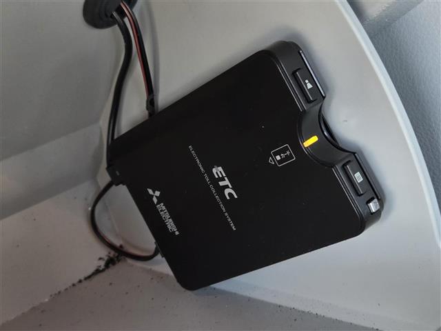 ジープ・レネゲード リミテッド　クルーズコントロール　バックカメラ　ドライブレコーダー　Ｂｌｕｅｔｏｏｔｈオーディオ　ＥＴＣ　Ｄ＋Ｎ席パワーシート　Ｄ＋Ｎ席シートヒーター　ステアリングヒーター　純正アルミホイール（１７インチ）（14枚目）