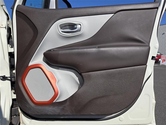 ジープ・レネゲード リミテッド　クルーズコントロール　バックカメラ　ドライブレコーダー　Ｂｌｕｅｔｏｏｔｈオーディオ　ＥＴＣ　Ｄ＋Ｎ席パワーシート　Ｄ＋Ｎ席シートヒーター　ステアリングヒーター　純正アルミホイール（１７インチ）（18枚目）