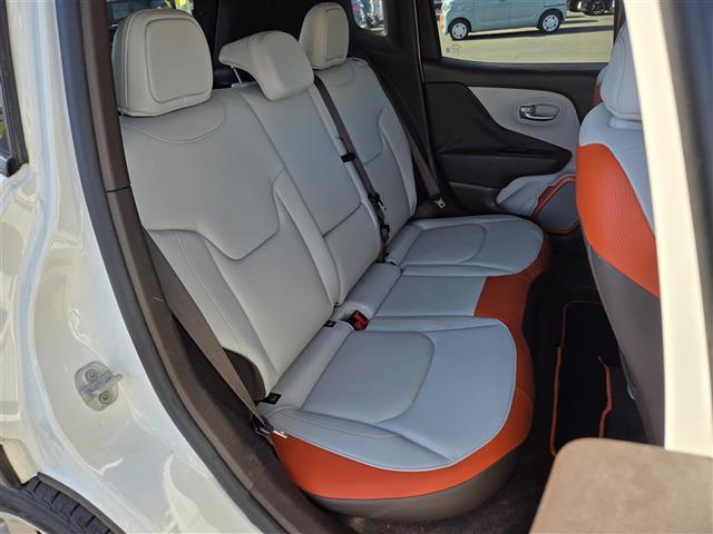 ジープ・レネゲード リミテッド　クルーズコントロール　バックカメラ　ドライブレコーダー　Ｂｌｕｅｔｏｏｔｈオーディオ　ＥＴＣ　Ｄ＋Ｎ席パワーシート　Ｄ＋Ｎ席シートヒーター　ステアリングヒーター　純正アルミホイール（１７インチ）（19枚目）