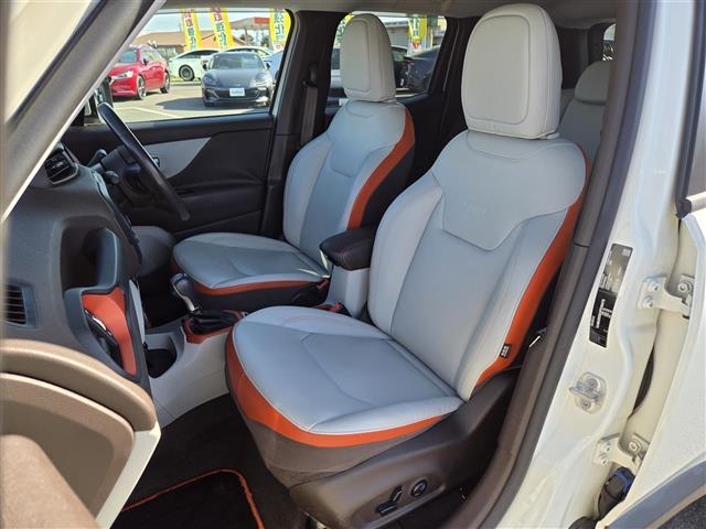 ジープ・レネゲード リミテッド　クルーズコントロール　バックカメラ　ドライブレコーダー　Ｂｌｕｅｔｏｏｔｈオーディオ　ＥＴＣ　Ｄ＋Ｎ席パワーシート　Ｄ＋Ｎ席シートヒーター　ステアリングヒーター　純正アルミホイール（１７インチ）（21枚目）