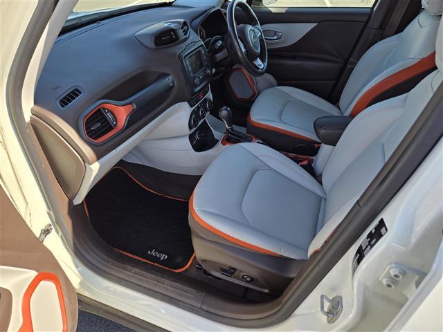 ジープ・レネゲード リミテッド　クルーズコントロール　バックカメラ　ドライブレコーダー　Ｂｌｕｅｔｏｏｔｈオーディオ　ＥＴＣ　Ｄ＋Ｎ席パワーシート　Ｄ＋Ｎ席シートヒーター　ステアリングヒーター　純正アルミホイール（１７インチ）（22枚目）