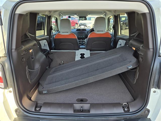 ジープ・レネゲード リミテッド　クルーズコントロール　バックカメラ　ドライブレコーダー　Ｂｌｕｅｔｏｏｔｈオーディオ　ＥＴＣ　Ｄ＋Ｎ席パワーシート　Ｄ＋Ｎ席シートヒーター　ステアリングヒーター　純正アルミホイール（１７インチ）（26枚目）