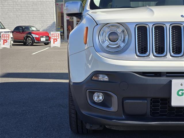 ジープ・レネゲード リミテッド　クルーズコントロール　バックカメラ　ドライブレコーダー　Ｂｌｕｅｔｏｏｔｈオーディオ　ＥＴＣ　Ｄ＋Ｎ席パワーシート　Ｄ＋Ｎ席シートヒーター　ステアリングヒーター　純正アルミホイール（１７インチ）（35枚目）