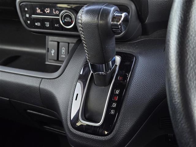 Ｎ－ＢＯＸカスタム Ｇ・Ｌターボホンダセンシング　ターボ車　レーダークルーズコントロール　ビルトインＥＴＣ２．０　ドライブレコーダー　純正ＳＤナビ（ＶＸＭ－２０４ＶＦｉ）　Ｂｌｕｅｔｏｏｔｈオーディオ　フルセグテレビ　バックカメラ　シートヒーター（15枚目）