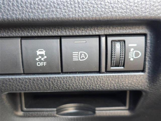 ハリアー Ｓ　純正８インチナビ　バックカメラ　ＥＴＣ　ドラレコ　クルコン　衝突被害軽減装置　オートマチックハイビーム　パーキングサポートブレーキ　ＬＥＤヘッドライト　オートライト　オートエアコン　純正アルミ　禁煙車（4枚目）