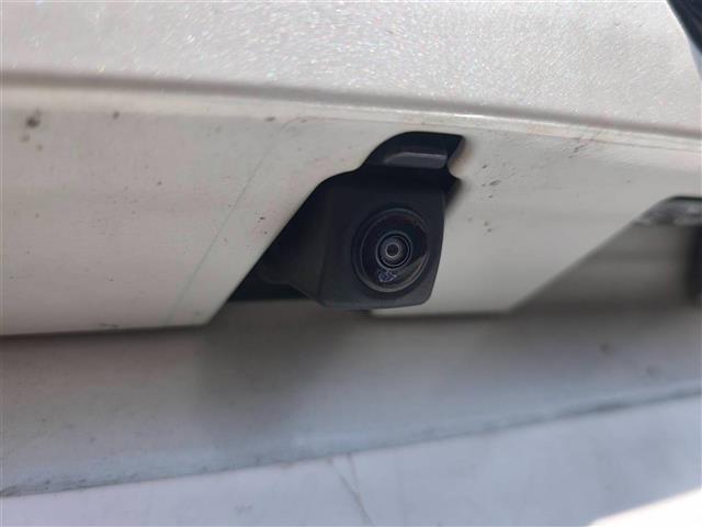 ハリアー Ｓ　純正８インチナビ　バックカメラ　ＥＴＣ　ドラレコ　クルコン　衝突被害軽減装置　オートマチックハイビーム　パーキングサポートブレーキ　ＬＥＤヘッドライト　オートライト　オートエアコン　純正アルミ　禁煙車（8枚目）