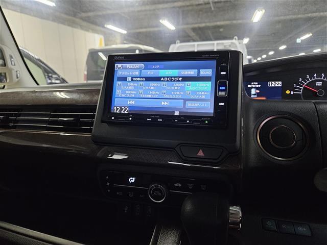 N-BOX G・Lホンダセンシング カッパーブラウンスタイル 禁煙車 バックカメラ アダプティブクルコン エマブレ レーンキープ 前後誤発進抑制 LEDオートライト 純正ナビ フルセグTV ビルトインETC 両側パワースライドドア スマートキー エンジンスイッチ(3枚目)
