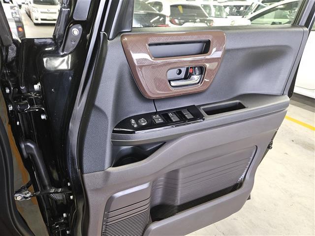 N-BOX G・Lホンダセンシング カッパーブラウンスタイル 禁煙車 バックカメラ アダプティブクルコン エマブレ レーンキープ 前後誤発進抑制 LEDオートライト 純正ナビ フルセグTV ビルトインETC 両側パワースライドドア スマートキー エンジンスイッチ(22枚目)