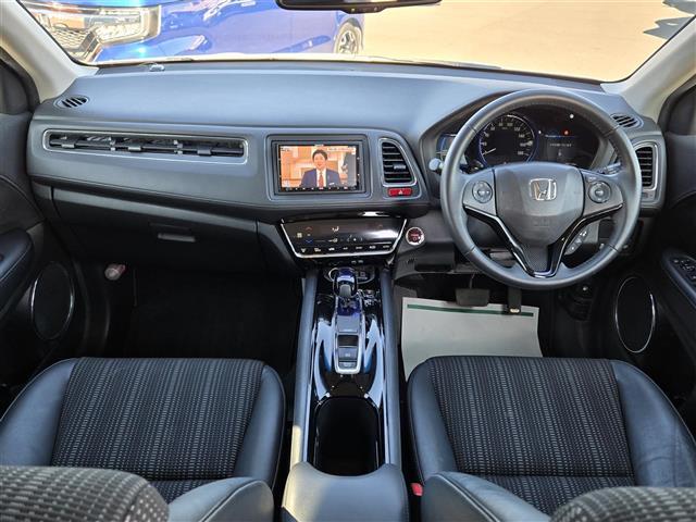 ヴェゼル ハイブリッドＺ　アダプティブクルーズコントロール　パドルシフト　ＥＴＣ　社外ＳＤナビ（ＭＤＶ－Ｚ７０１）　Ｂｌｕｅｔｏｏｔｈオーディオ　フルセグテレビ　バックカメラ　ＭＴモード付きＡＴ　Ｄ＋Ｎ席ヒートシーター（2枚目）