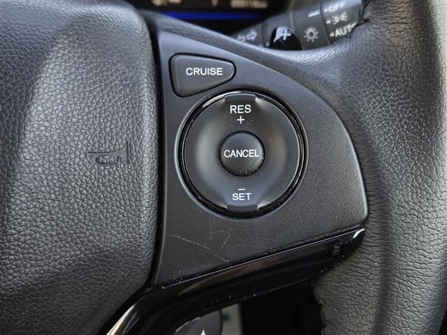 ヴェゼル ハイブリッドＺ　アダプティブクルーズコントロール　パドルシフト　ＥＴＣ　社外ＳＤナビ（ＭＤＶ－Ｚ７０１）　Ｂｌｕｅｔｏｏｔｈオーディオ　フルセグテレビ　バックカメラ　ＭＴモード付きＡＴ　Ｄ＋Ｎ席ヒートシーター（5枚目）