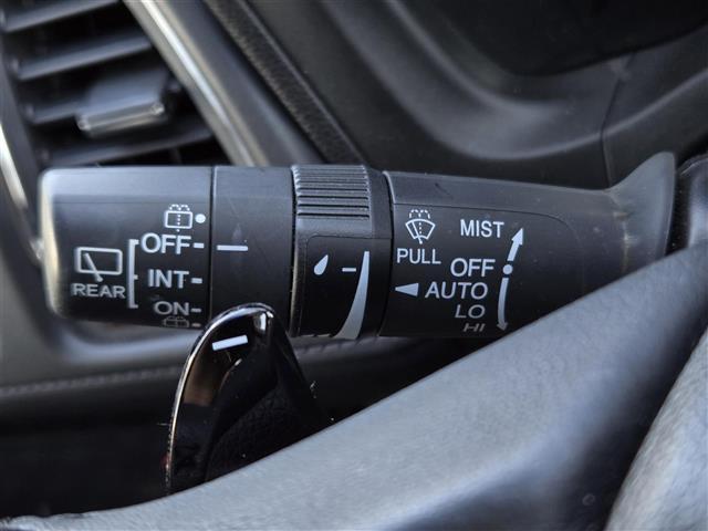 ヴェゼル ハイブリッドＺ　アダプティブクルーズコントロール　パドルシフト　ＥＴＣ　社外ＳＤナビ（ＭＤＶ－Ｚ７０１）　Ｂｌｕｅｔｏｏｔｈオーディオ　フルセグテレビ　バックカメラ　ＭＴモード付きＡＴ　Ｄ＋Ｎ席ヒートシーター（7枚目）