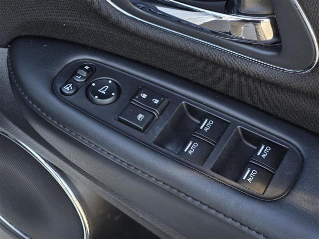 ヴェゼル ハイブリッドＺ　アダプティブクルーズコントロール　パドルシフト　ＥＴＣ　社外ＳＤナビ（ＭＤＶ－Ｚ７０１）　Ｂｌｕｅｔｏｏｔｈオーディオ　フルセグテレビ　バックカメラ　ＭＴモード付きＡＴ　Ｄ＋Ｎ席ヒートシーター（20枚目）