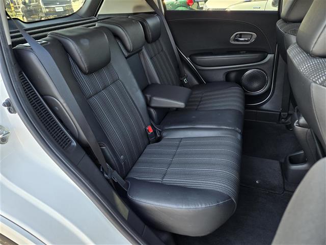 ヴェゼル ハイブリッドＺ　アダプティブクルーズコントロール　パドルシフト　ＥＴＣ　社外ＳＤナビ（ＭＤＶ－Ｚ７０１）　Ｂｌｕｅｔｏｏｔｈオーディオ　フルセグテレビ　バックカメラ　ＭＴモード付きＡＴ　Ｄ＋Ｎ席ヒートシーター（22枚目）