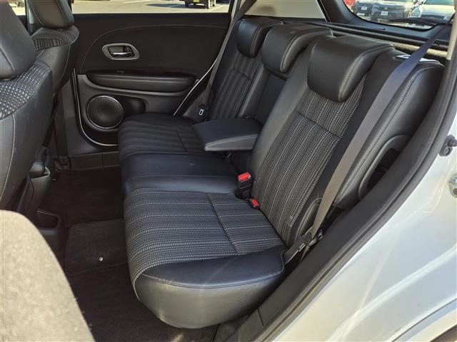 ヴェゼル ハイブリッドＺ　アダプティブクルーズコントロール　パドルシフト　ＥＴＣ　社外ＳＤナビ（ＭＤＶ－Ｚ７０１）　Ｂｌｕｅｔｏｏｔｈオーディオ　フルセグテレビ　バックカメラ　ＭＴモード付きＡＴ　Ｄ＋Ｎ席ヒートシーター（23枚目）