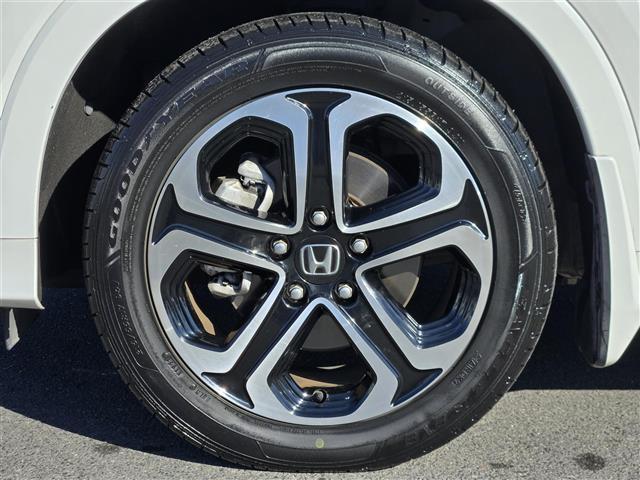 ヴェゼル ハイブリッドＺ　アダプティブクルーズコントロール　パドルシフト　ＥＴＣ　社外ＳＤナビ（ＭＤＶ－Ｚ７０１）　Ｂｌｕｅｔｏｏｔｈオーディオ　フルセグテレビ　バックカメラ　ＭＴモード付きＡＴ　Ｄ＋Ｎ席ヒートシーター（40枚目）